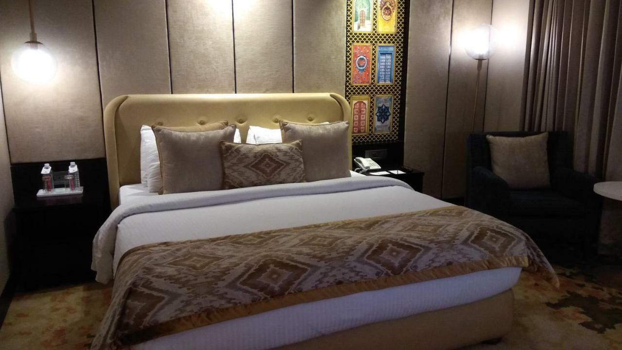 Deluxe Double or Twin Room,909886819:JPEG